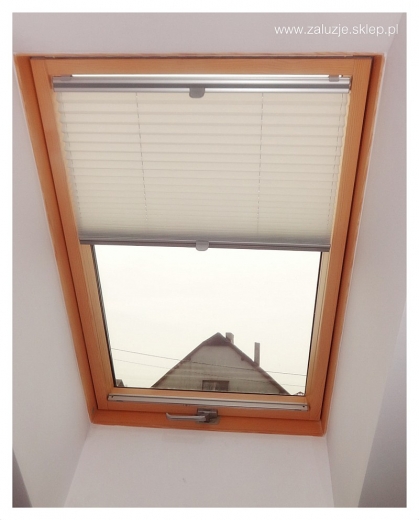 Funkcjonalna ochrona - plisa dachowa, dostosowana do okien na skośnych dachach